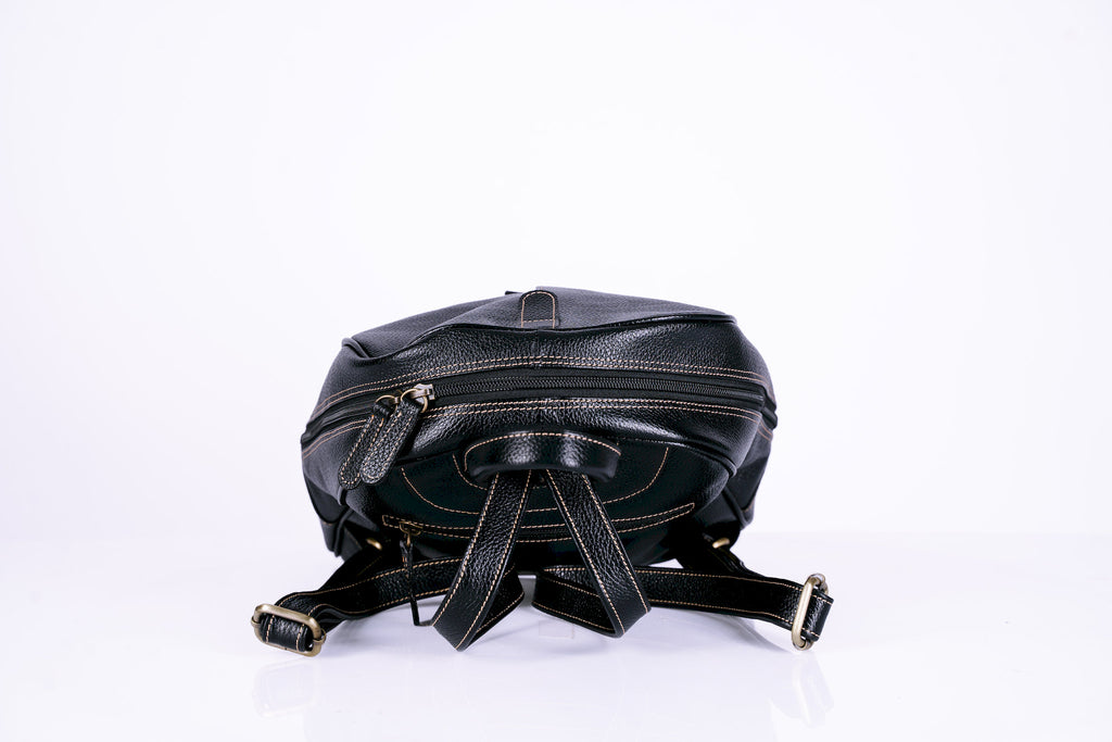 Woman's Black Leaher Bakpack