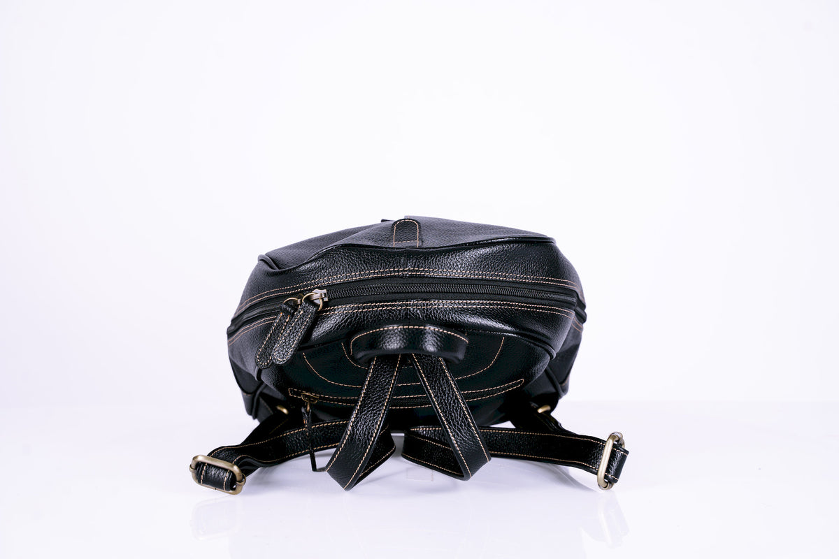 Woman's Black Leaher Bakpack